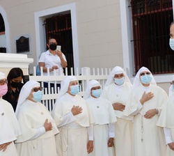 Don Felipe saluda a las Hermanas del Convento y Casa de Salud de las Siervas de María